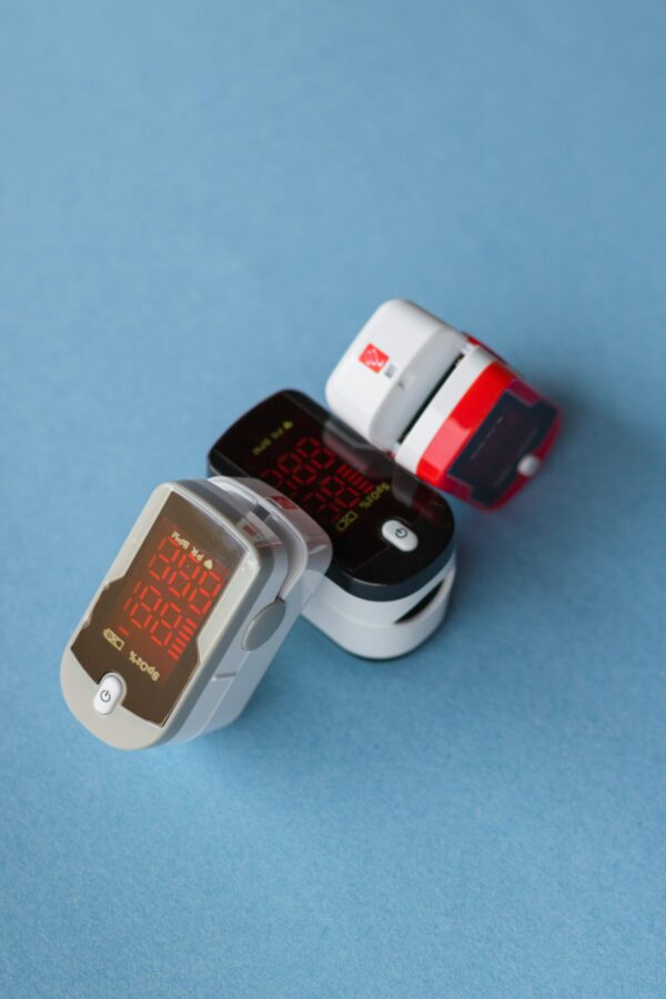 Digital Fingertip Pulse Oximeter with OLED Display